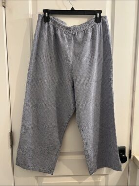 High-Waist Wide Leg Gingham Pants in Navy and White - no brand label